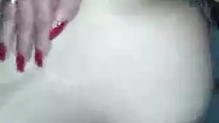 شقراء خنثي عارية في الهواء الطلق