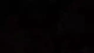 أليكسا غريس العيون الزرقاء تتأرجح على يديك بيديها