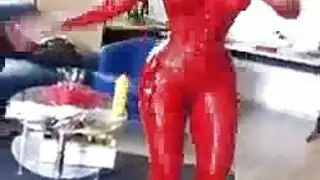 التنفس اللاتكس الإناث امرأة سمراء تدليك الصدر.