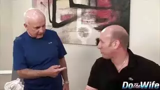 الزوج يعطيني ، ويمص ويضربني بلسانه