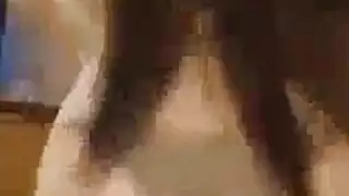 اثنين من فاتنة الآسيوية الساخنة و رجل قرنية سخيف مثل الجنون عندما يأتي جيرانهم.
