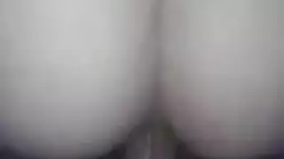 كانت امرأة راندي على وشك أن يمارس الجنس مع صديقها صديقتها، عندما ظهر جارها الشاب، وسيم.