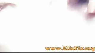 أودري شقراء جميلة تأخذ على اثنين من الديكة الكبيرة
