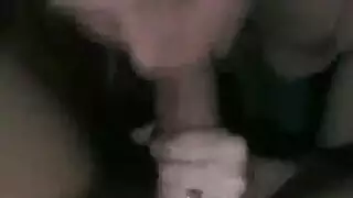 فاتنة يعطي رأسها في حين أن لها الحمار غازل لها العضو التناسلي النسوي ضيق