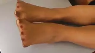 مثير شقراء في سن المراهقة يعرف الكثير عن زوجها الديك