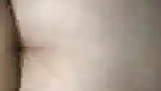 فحم الكوك قرنية مجرفة يحصل بوسها شعر غازل في غرفة تغيير الملابس